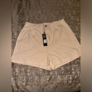 FashionNova Khaki Linen Shorts (size Large)